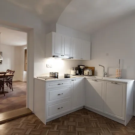 River And Castle View Rose Tour As Apartmán