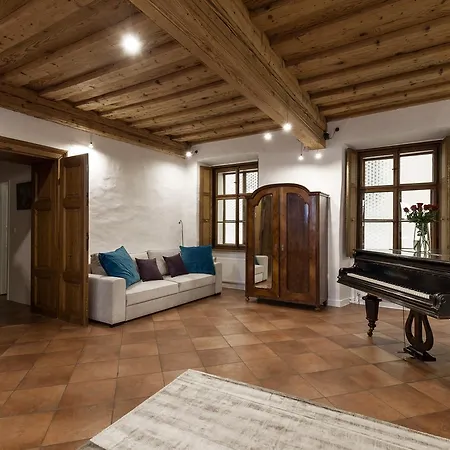 River And Castle View Rose Tour As *