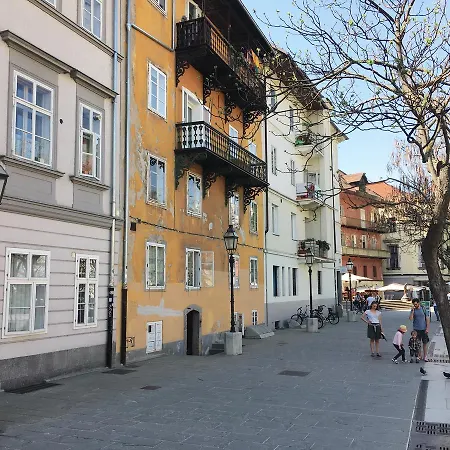 Apartmán River And Castle View Rose Tour As