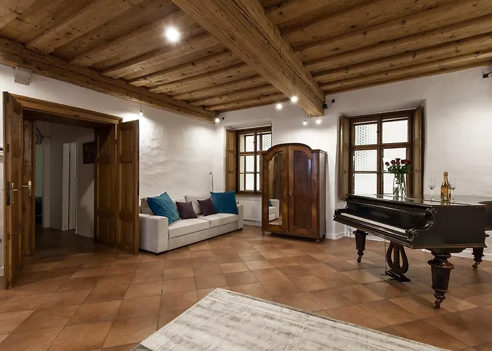 River And Castle View Rose Tour As *